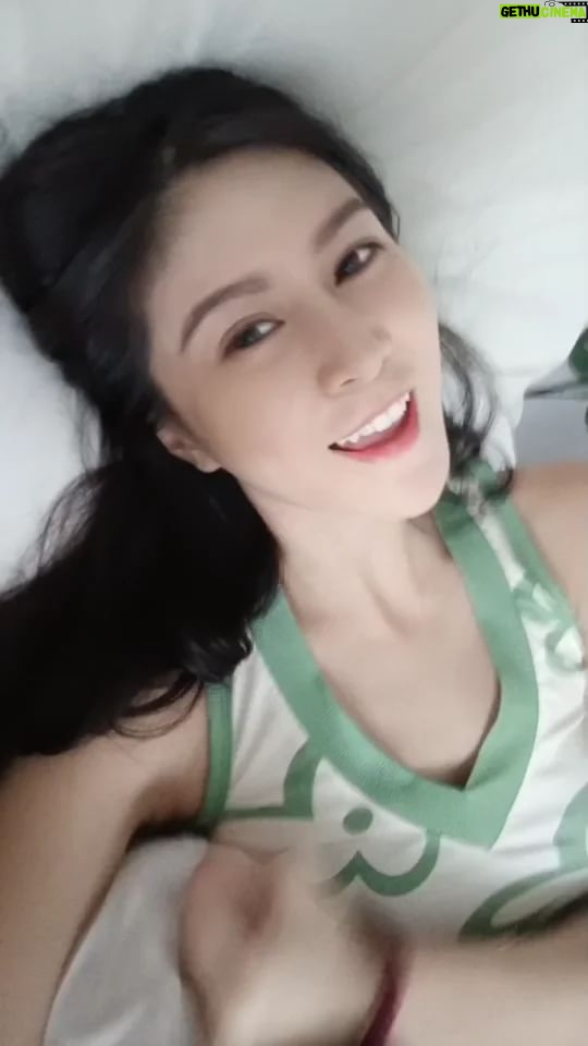 Elizabeth Tan - 37.9K Likes - Am I the lucky one or him? 😛🤣