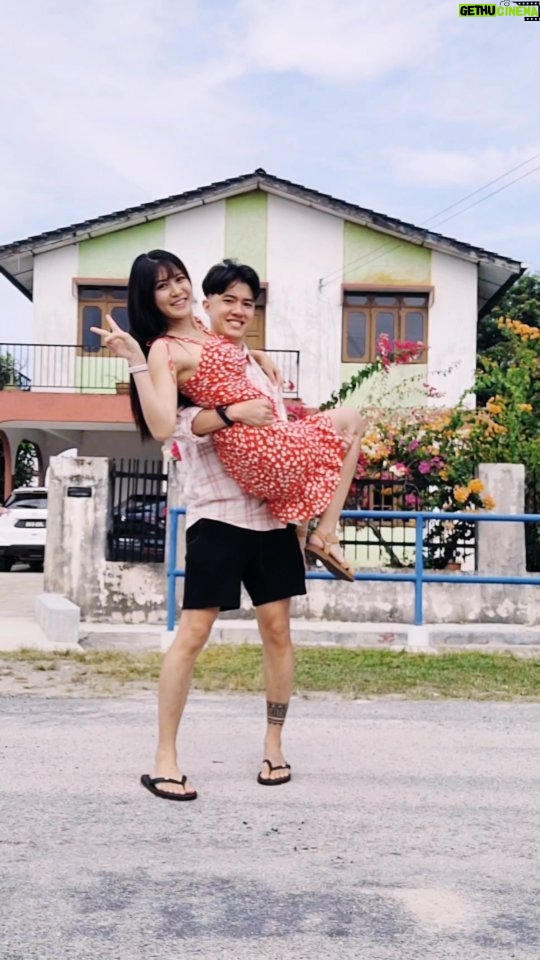 Elizabeth Tan - 71.1K Likes - First time balik kampung Jim utk CNY hehe. Happy Tiger Year! 🐯✨