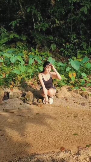 Elizabeth Tan Instagram - Tngh training utk naik Kinabalu bulan depan. Pernah tngk org hiking mcm ni x? Hahhahah😛