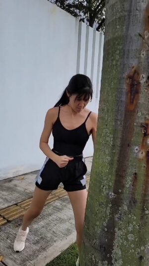 Elizabeth Tan Instagram - I nk pegi pasar malam je, tapi Jim duk paksa I buat montage Rocky Balboa ni 🤣🤣🤣