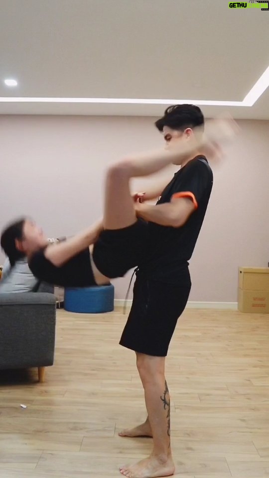 Elizabeth Tan - 84.5K Likes - Sejenis workout utk suami isteri hahahaha nmpknya I ni agak berat 🥲🤣