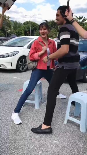 Elizabeth Tan Instagram - Kangkang behind the scenes hahahahha 🤣🤣 @alirezark