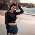 Elizabeth Tan Instagram – Agak2nya bila boleh travel balik eh? 🥲