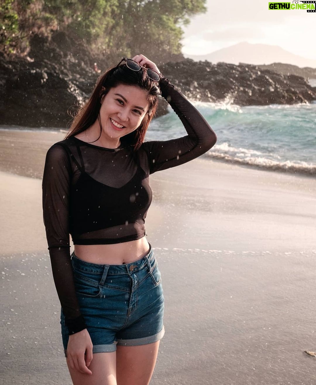 Elizabeth Tan - 53.7K Likes - Agak2nya bila boleh travel balik eh? 🥲