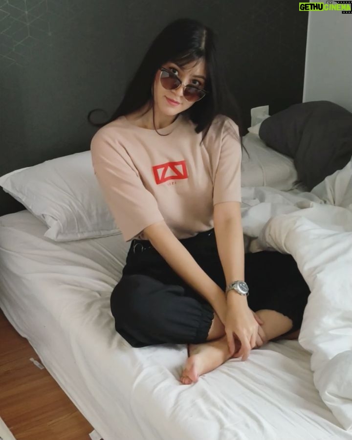 Elizabeth Tan - 69.6K Likes - Sape belum beli tshirt @izzi.my , link ada kt bio. Sape dah beli, Lizzy sayang lebih! 😘😜
