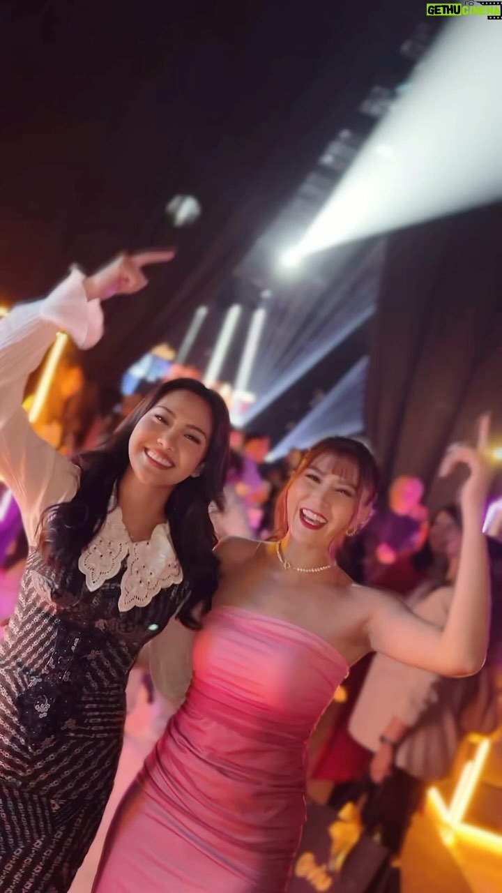 Elizabeth Tan Instagram - #ViuUpfront2024 was one of the best events ever! Pls invite me back next year 😛 hehehe