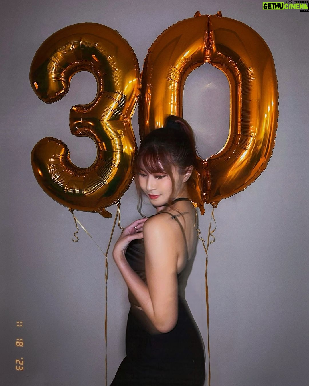 Elizabeth Tan Instagram - thirty, flirty & thriving 😛