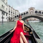 Elizabeth Tan Instagram - I turn 30 years old today, yucks🫣. Happy Birthday to me i guess hehehe Venice, Italy