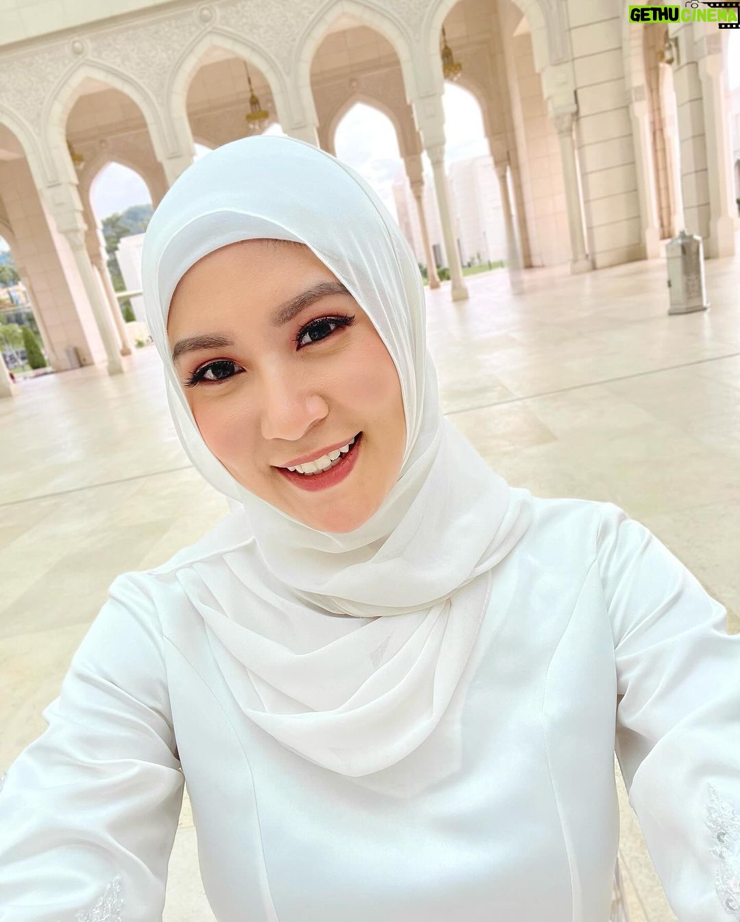 Elizabeth Tan Instagram - Selamat bulan Ramadhan 🌙 ✨ ok tak first day puasa harini?