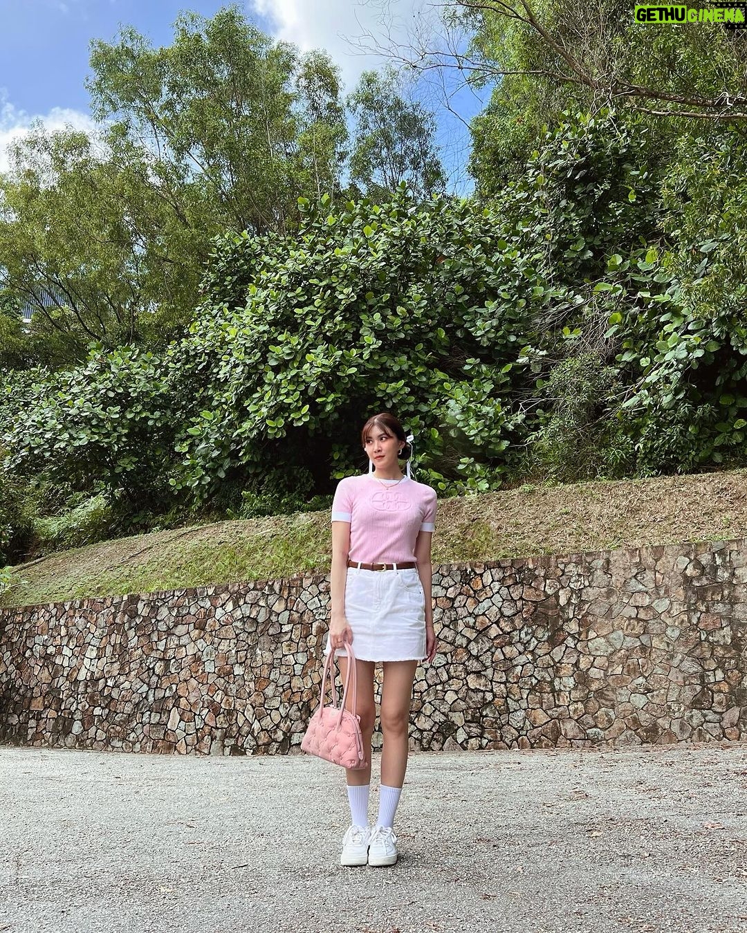 Elizabeth Tan Instagram - tema pink utk raya berdua tahun ni. hopefully cny tahun depan dah bertiga hehe 😝🌸