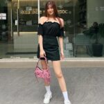 Elizabeth Tan Instagram - I love my super long hair now hehehe All thanks to @hairdoc_malaysia sbb I consistent every month buat hair treatment dengan dorang 🫶🏻 Korang try lah consult with them and try their Hair Doc UltraPulse. Yg penting it is fast, zero downtime and tak sakit langsung!