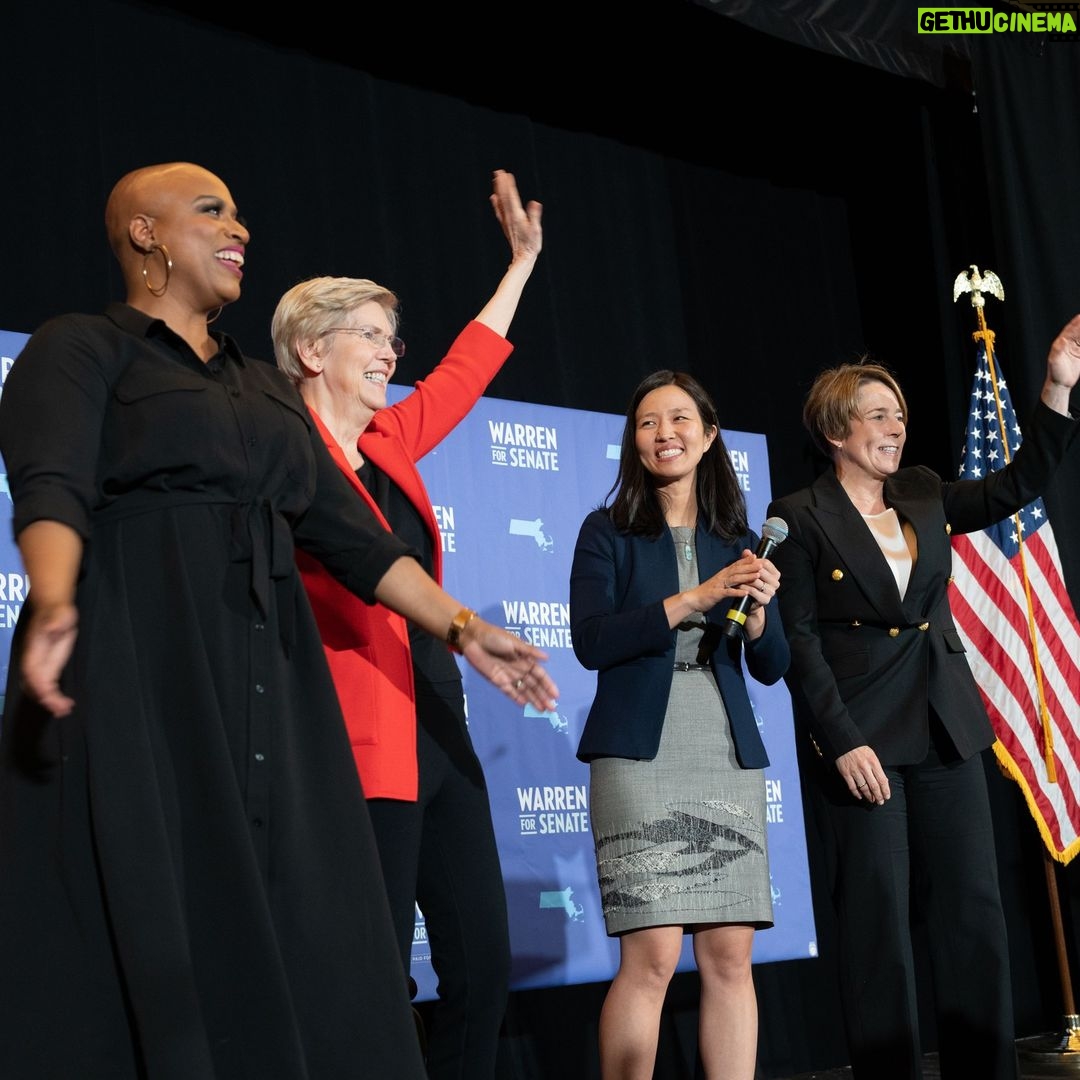 Elizabeth Warren Instagram - Thank you, Roxbury, for a great conversation on how we can make our government work for everyone, not just a thin slice at the top. And thank you to @Maura_Healey, @WuTrain, @AyannaPressley, and @Ruthzee4Boston for joining our Town Hall.