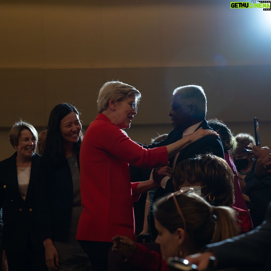 Elizabeth Warren Instagram - Thank you, Roxbury, for a great conversation on how we can make our government work for everyone, not just a thin slice at the top. And thank you to @Maura_Healey, @WuTrain, @AyannaPressley, and @Ruthzee4Boston for joining our Town Hall.