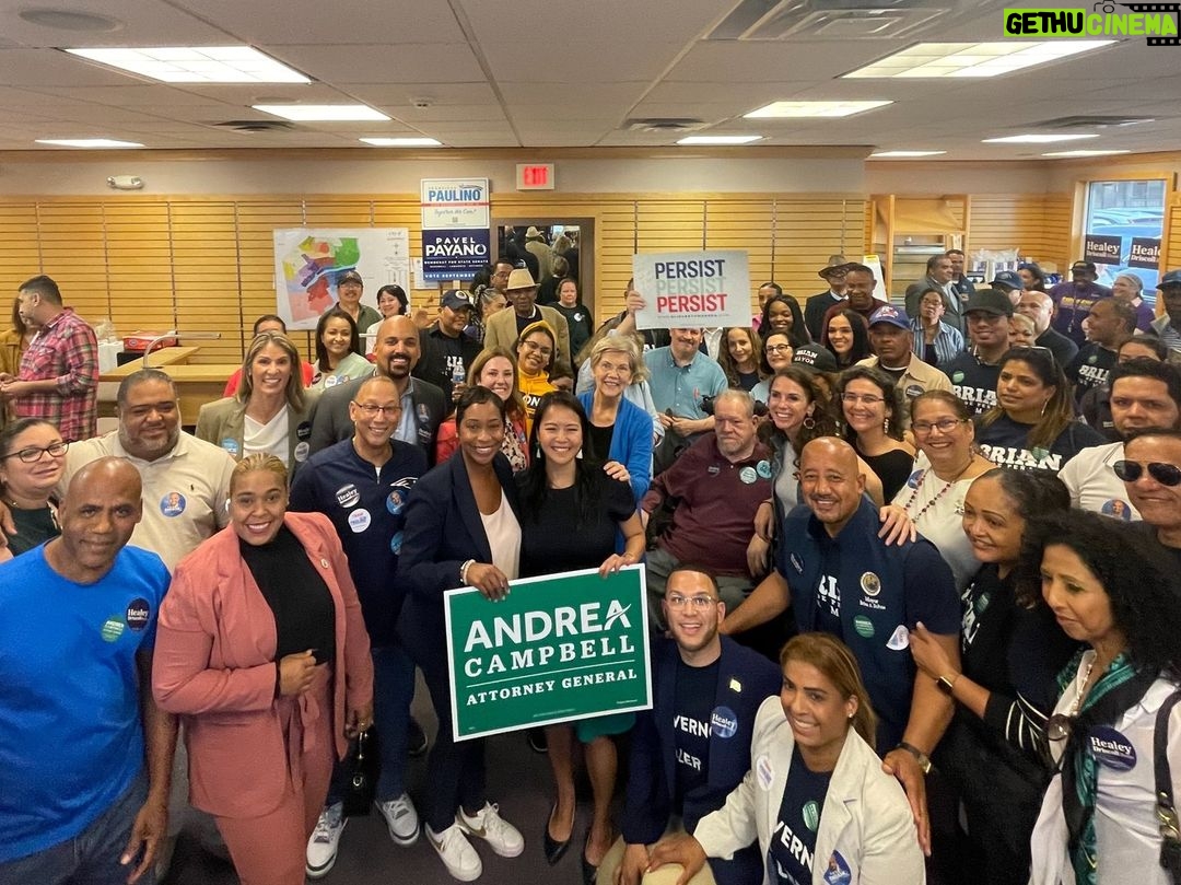 Elizabeth Warren Instagram - Great events in Arlington and Lawrence today with @Maura_Healey, @AndreaForAG, @LoriTrahanMA, and @DDiZoglio—getting out the vote for our Massachusetts Democratic ticket, #YesOn1, and #YesOn4!