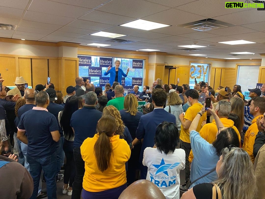 Elizabeth Warren Instagram - Great events in Arlington and Lawrence today with @Maura_Healey, @AndreaForAG, @LoriTrahanMA, and @DDiZoglio—getting out the vote for our Massachusetts Democratic ticket, #YesOn1, and #YesOn4!