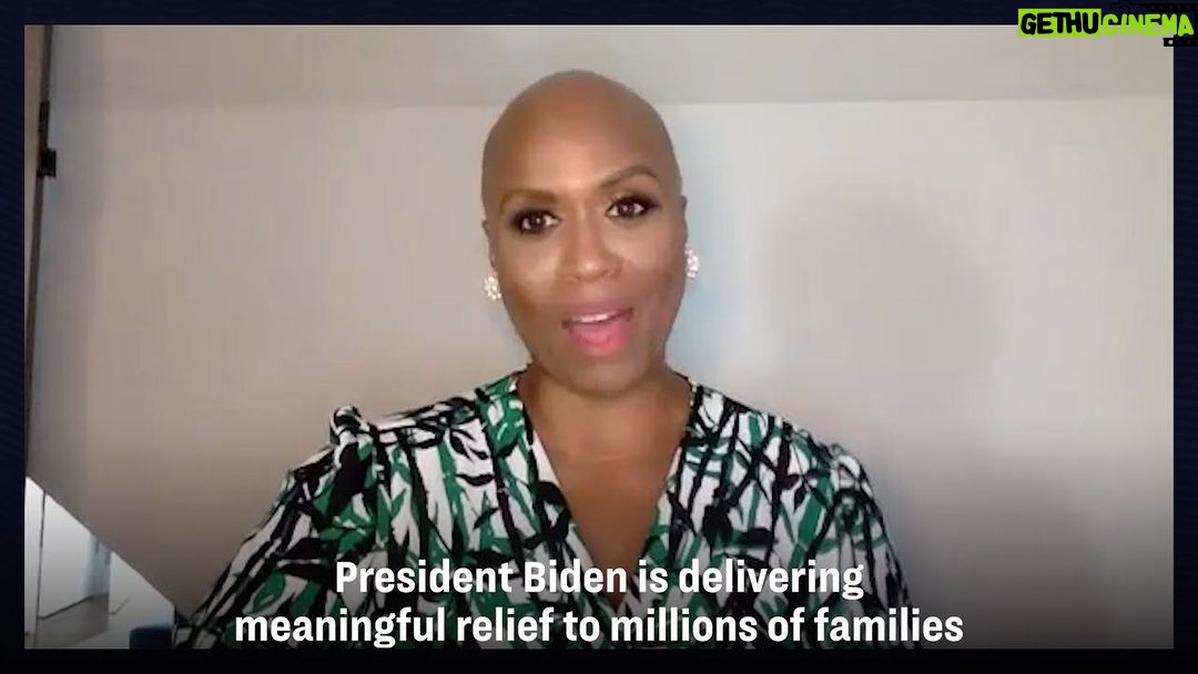 Elizabeth Warren Instagram - @AyannaPressley is one of the main leaders who fought to get student debt cancellation over the finish line. We talked about how this transformative policy will touch so many people’s lives: