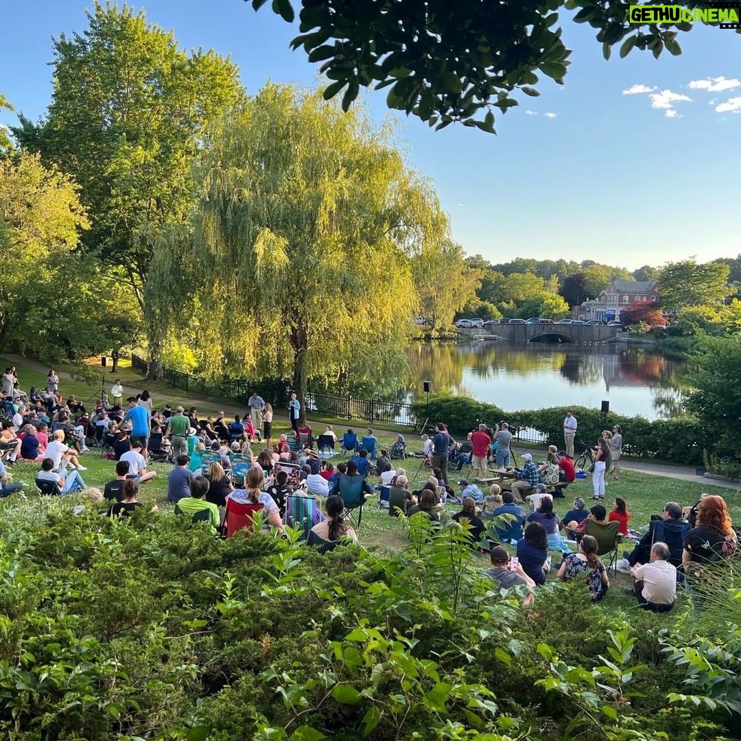 Elizabeth Warren Instagram - We had a great Meet and Greet in Winchester tonight. We talked about Roe, reforming SCOTUS, Citizens United, and support for Ukraine.