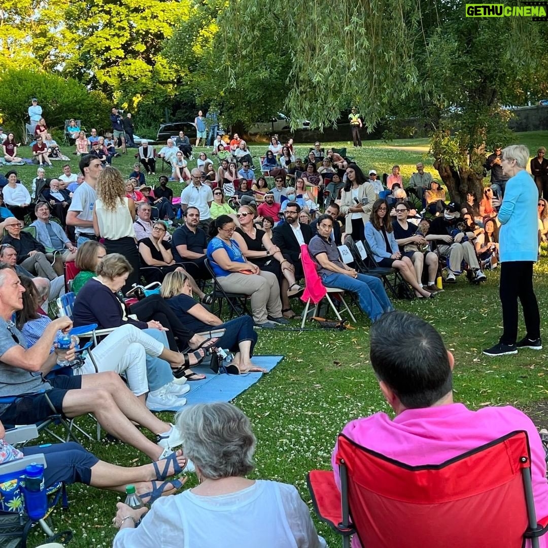 Elizabeth Warren Instagram - We had a great Meet and Greet in Winchester tonight. We talked about Roe, reforming SCOTUS, Citizens United, and support for Ukraine.
