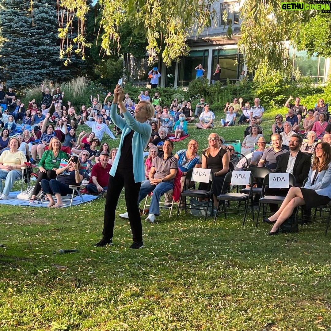 Elizabeth Warren Instagram - We had a great Meet and Greet in Winchester tonight. We talked about Roe, reforming SCOTUS, Citizens United, and support for Ukraine.