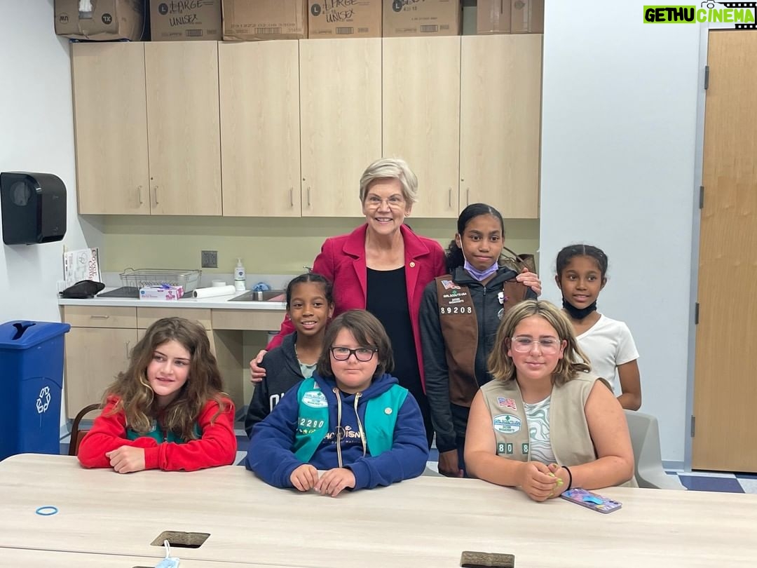 Elizabeth Warren Instagram - We had a great Meet and Greet in Randolph tonight. We talked about Roe, gun safety, student loan debt cancellation, and non-compete reform.