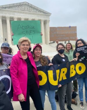 Elizabeth Warren Instagram - I joined activists on the steps of the Supreme Court yesterday to say we are not going back. We are in this fight all the way for abortion rights.