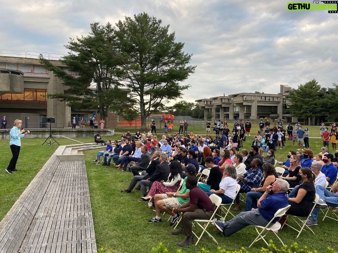 Elizabeth Warren Instagram - A great Meet and Greet in Dartmouth tonight. We talked about creating a pathway to citizenship for Dreamers, canceling student debt, ending the filibuster, tackling gun violence, and protecting abortion rights.