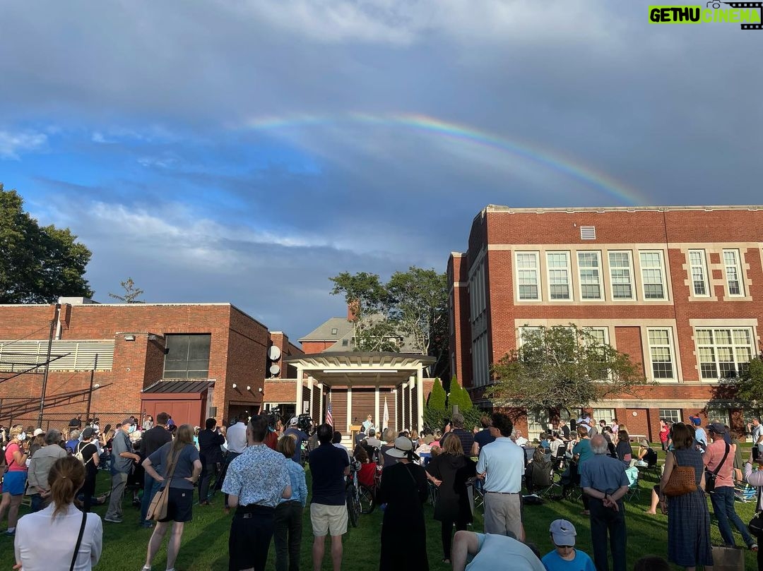 Elizabeth Warren Instagram - We had a great Meet and Greet in Newton today. We talked about strengthening the Americans with Disabilities Act, fighting climate change, and making the wealthy pay their fair share.