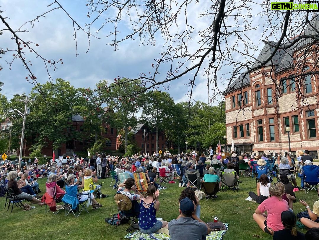 Elizabeth Warren Instagram - It was a great Meet and Greet in Northampton today. We talked about tackling the climate crisis, canceling student debt, and ending the filibuster.
