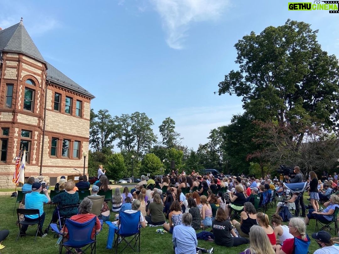 Elizabeth Warren Instagram - It was a great Meet and Greet in Northampton today. We talked about tackling the climate crisis, canceling student debt, and ending the filibuster.