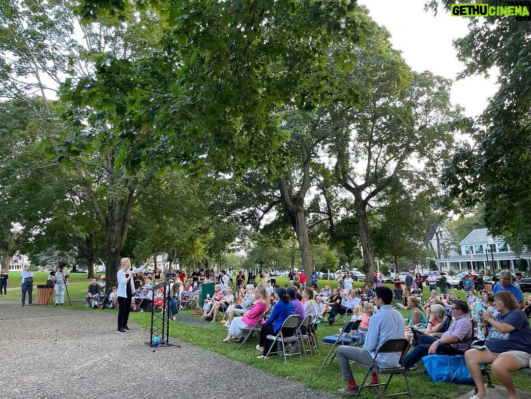 Elizabeth Warren Instagram - I had another Meet and Greet tonight in Franklin. We talked about how health care is a human right, protecting our democracy, and investing in all of our babies. I love being in the fight with all of you.