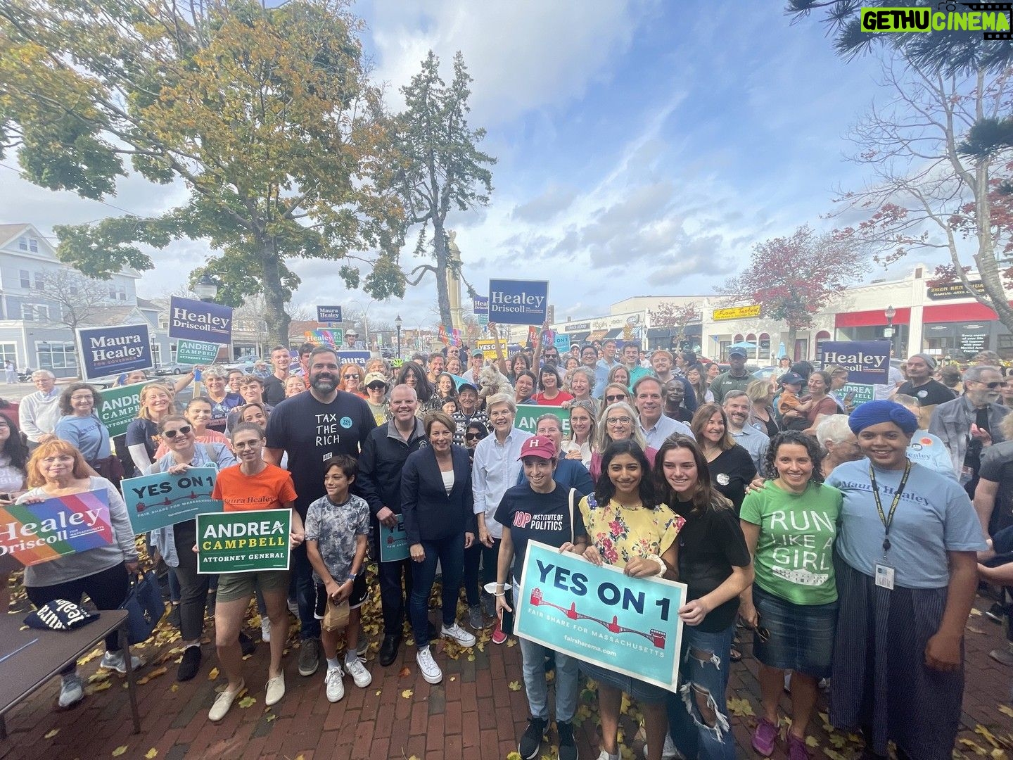 Elizabeth Warren Instagram - Great events in Arlington and Lawrence today with @Maura_Healey, @AndreaForAG, @LoriTrahanMA, and @DDiZoglio—getting out the vote for our Massachusetts Democratic ticket, #YesOn1, and #YesOn4!