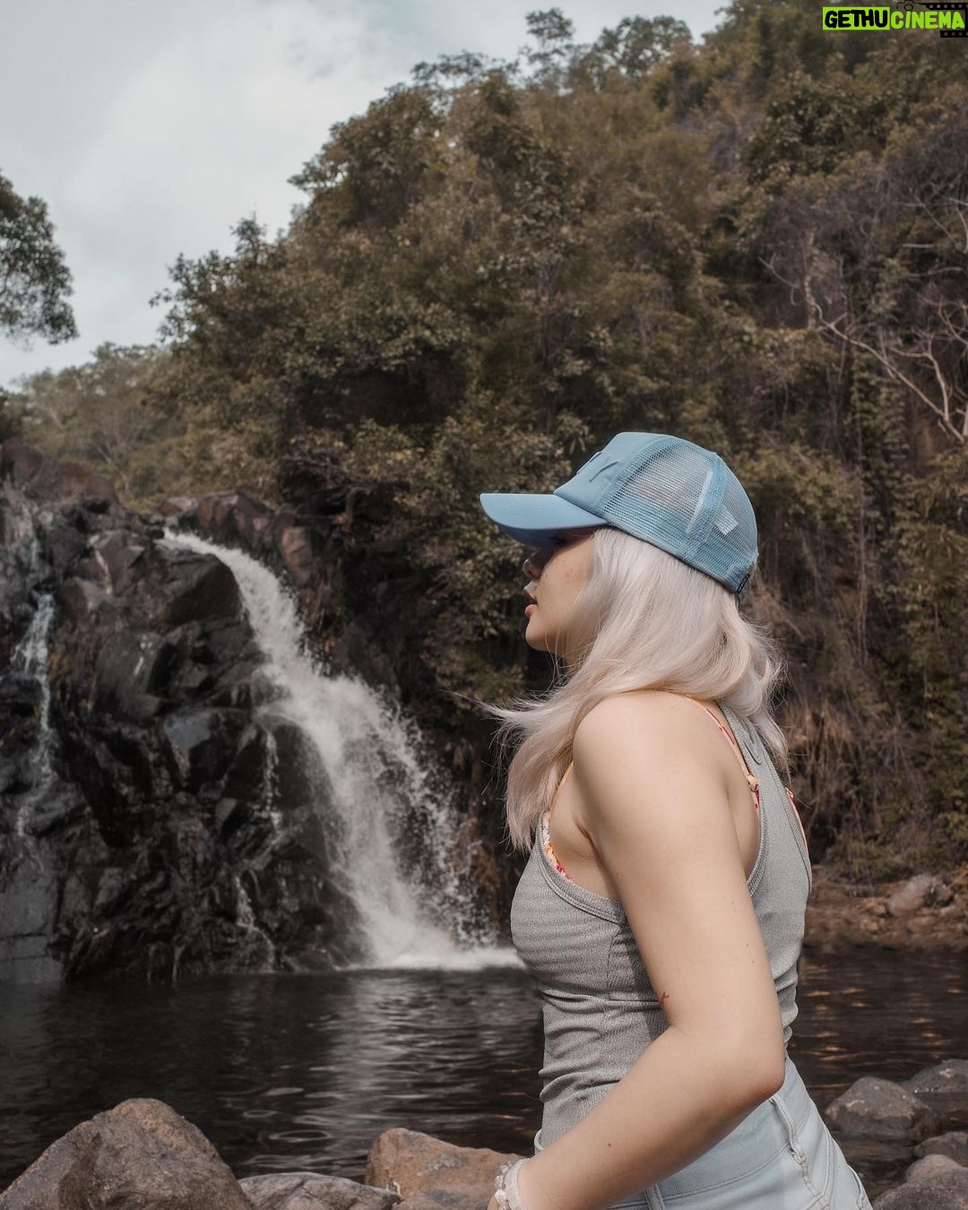 Ella Cruz Instagram - Lubong-Nangoloan Falls adventure kahapon with Dreamy 🤎