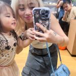 Ella Cruz Instagram - Last Sunday of August 🤍 Happy Halloween na agad si Shira. 🎃 naglalakad ako casually til narealize ko na bitbit ko na etong pumpkin 🎃 habang naghahanap naman ng Birks si Papi, eto si Shira nagcoconcert at ngungulit, si Yani sa likod malalim iniisip, sila mama and ate sa likod di ko alam kung bakit muka silang nagtatalo. Ang kyut rin nung clogs ng birks pero walang size ko 🥲 (birks baka namaaan) 🫶🏻 atleast di nakagastos hahaha 😆 ayun lang bye~ ✨