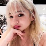 Ella Cruz Instagram - Last Sunday of August 🤍 Happy Halloween na agad si Shira. 🎃 naglalakad ako casually til narealize ko na bitbit ko na etong pumpkin 🎃 habang naghahanap naman ng Birks si Papi, eto si Shira nagcoconcert at ngungulit, si Yani sa likod malalim iniisip, sila mama and ate sa likod di ko alam kung bakit muka silang nagtatalo. Ang kyut rin nung clogs ng birks pero walang size ko 🥲 (birks baka namaaan) 🫶🏻 atleast di nakagastos hahaha 😆 ayun lang bye~ ✨