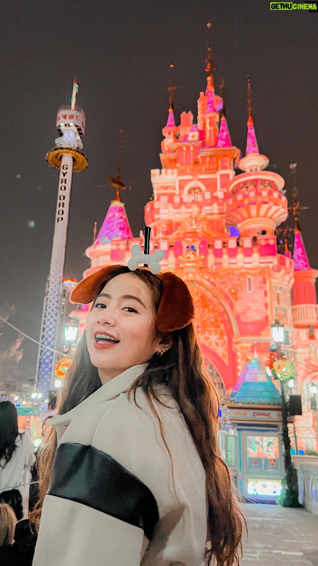 Ella Cruz Instagram - Lotte World vlog now up on my vlog channel! Hilong hilo lang ako sa mga rides 🥲 watch nyo na po🤍 Lotte World, Seoul, South Korea