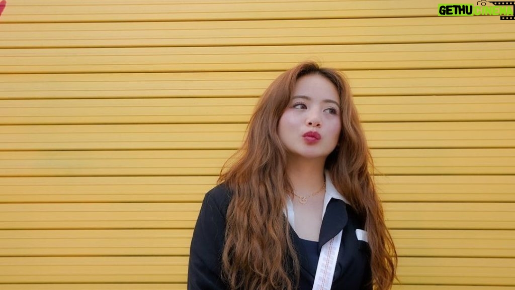 Ella Cruz Instagram - 🎧 omw 💛 what's your current fave song? ~ New vlog this weekend on my new channel! 💖 Seoul, South Korea