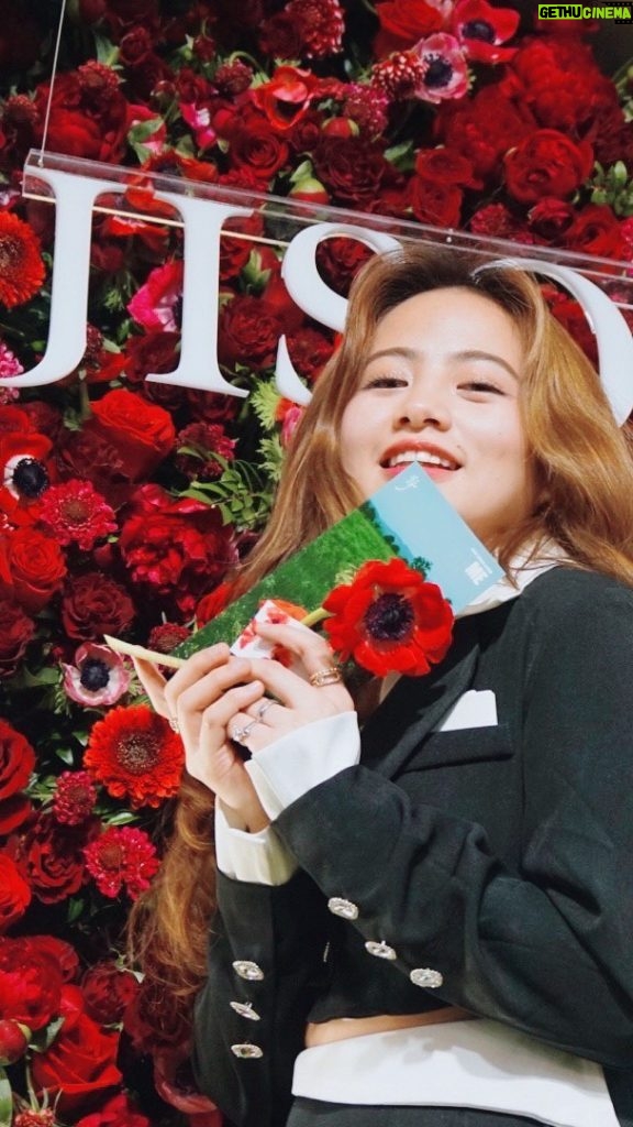 Ella Cruz Instagram - We won Best Photo for the #JISOO_FLOWERHOUSE event 💖 Sharing my full vlog of my visit at Jisoo's Flower House on my NEW YouTube channel. Check my bio 🤗 성수동