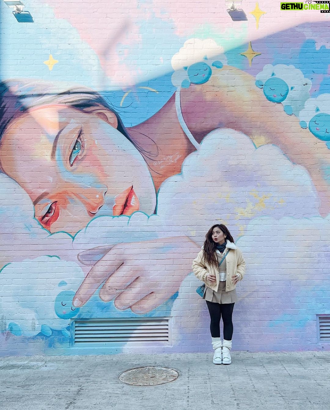 Ella Cruz Instagram - Head in the clouds ☁️🤍 압구정로데오 Apgujung Rodeo