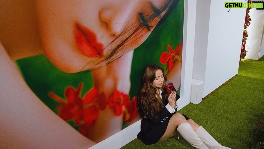 Ella Cruz Instagram - 🥀 #JISOO #FLOWER #JISOO_FLOWERHOUSE 성수아트홀