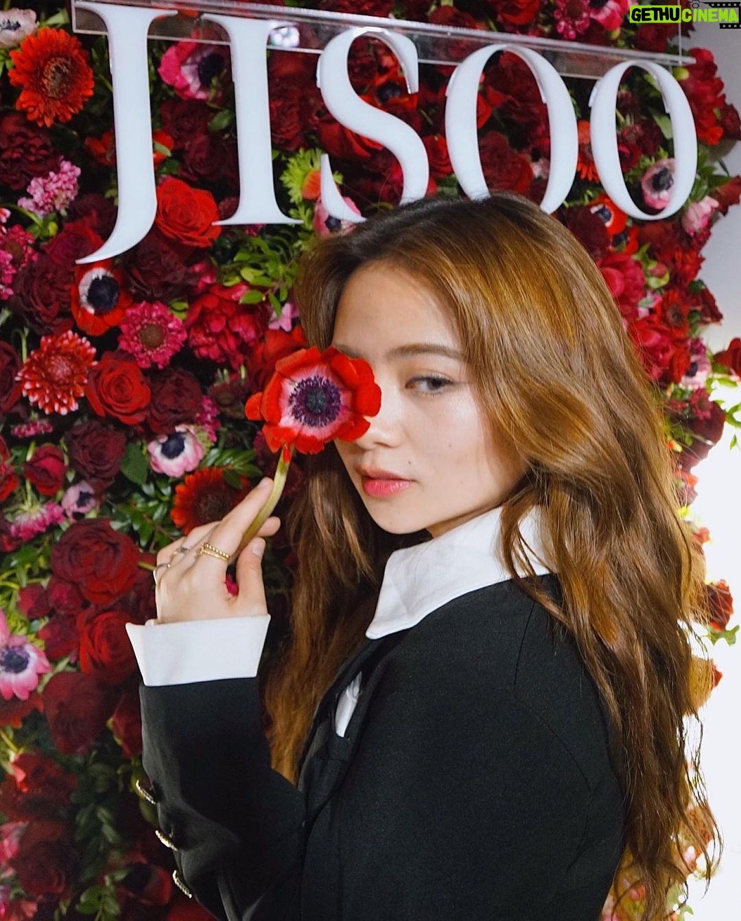 Ella Cruz Instagram - 🥀 #JISOO #FLOWER #JISOO_FLOWERHOUSE Seoul, Korea