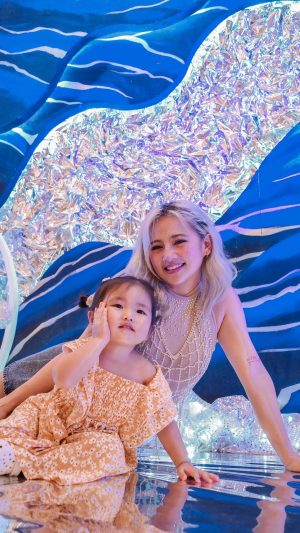 Ella Cruz Instagram - Sino kaya mas nag-enjoy sa Pororo Park at @jparkislandresort 🐧 ?
Si @iamshiraastraea o kaming magkakapatid? 🤭
Full vlog on my YT 🩵