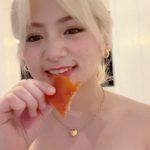 Ella Cruz Instagram - Actually, kung wala sila, wala talagang food sa birthday ko dahil last minute na naman ako nagdesisyon magcelebrate kaya maraming salamat sa masasrap na pagkain and pretty cakes! 🤍 🐽 @drels_lechon dabest lechon 😭🤤 super crispy dumating samin and syempre ang daming naguwi pero thank you kasi meron pa rin natira para mai-paksiw ko pa 😜😜 🍝🍗 @_illospartytrays yummy food palagi! I love the kaldereta and salted egg shrimp! If kailangan nyo ng party tray food, sila na kunin nyo🤍 🍣 @infinitygourmetfoods for the sushi cake ! Super fresh ng mga sushi/sashimi 😍 🧡 @seataooph for sending pretty and yummy mocha cake 🫶🏻 Thank you po sa inyong lahat ❤️❤️❤️