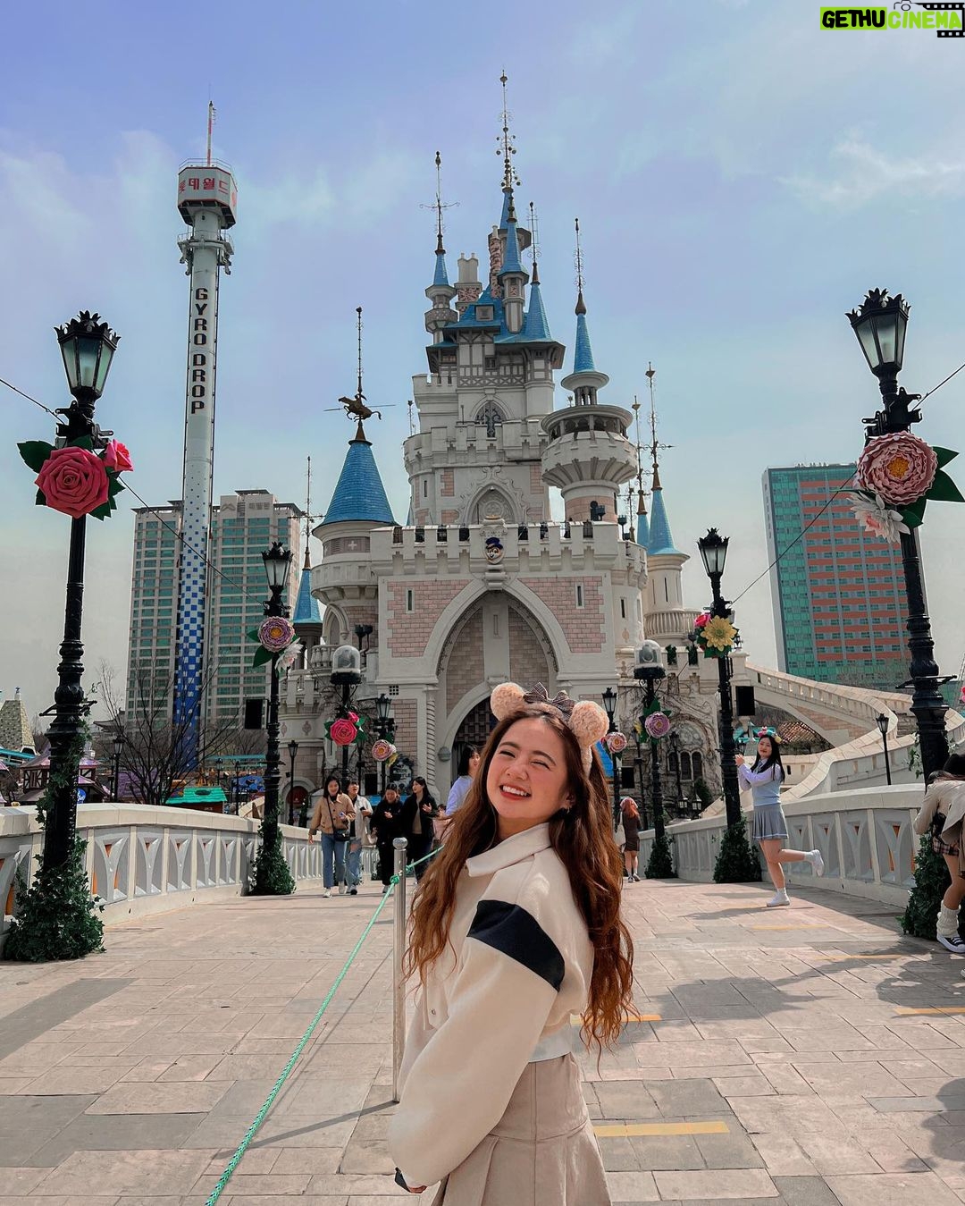 Ella Cruz Instagram - A date in Lotte World 🩵 now up on my channel! 💕 Lotte World, Seoul, South Korea