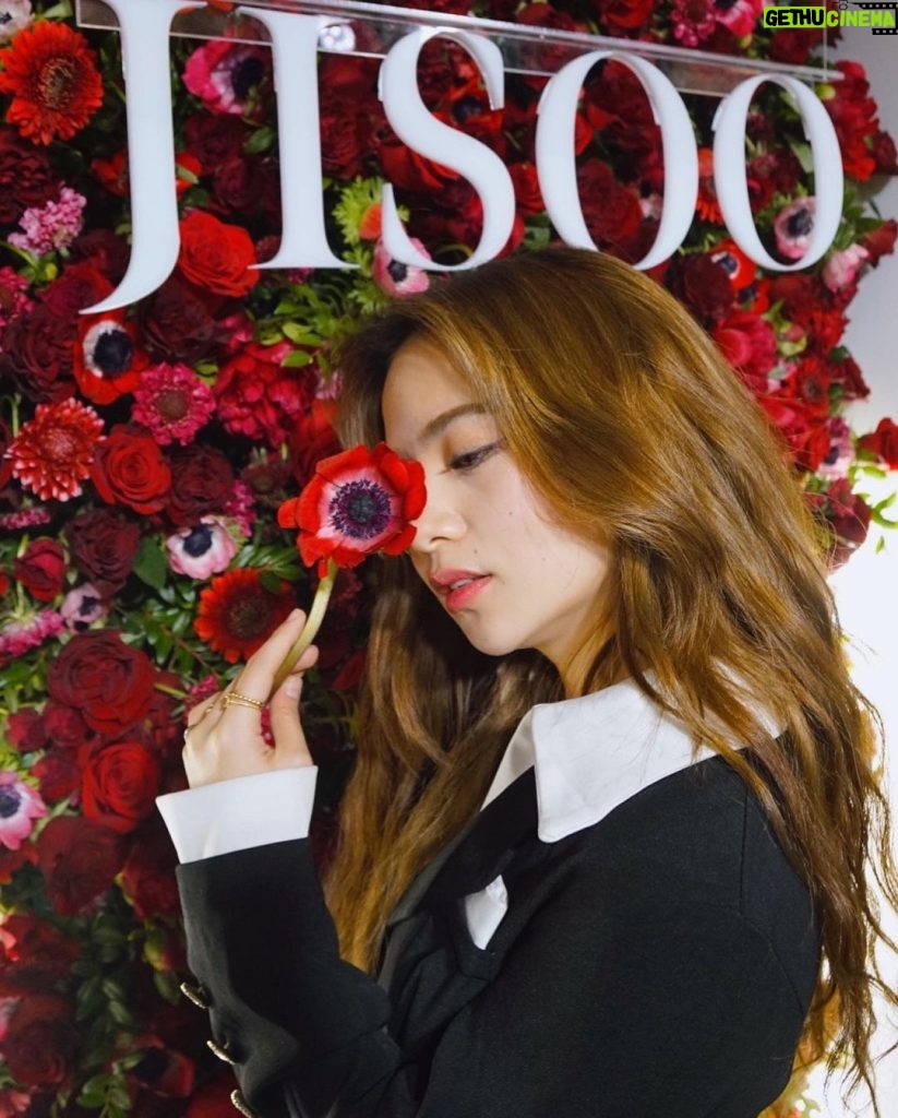 Ella Cruz Instagram - 🥀 #JISOO #FLOWER #JISOO_FLOWERHOUSE Seoul, Korea