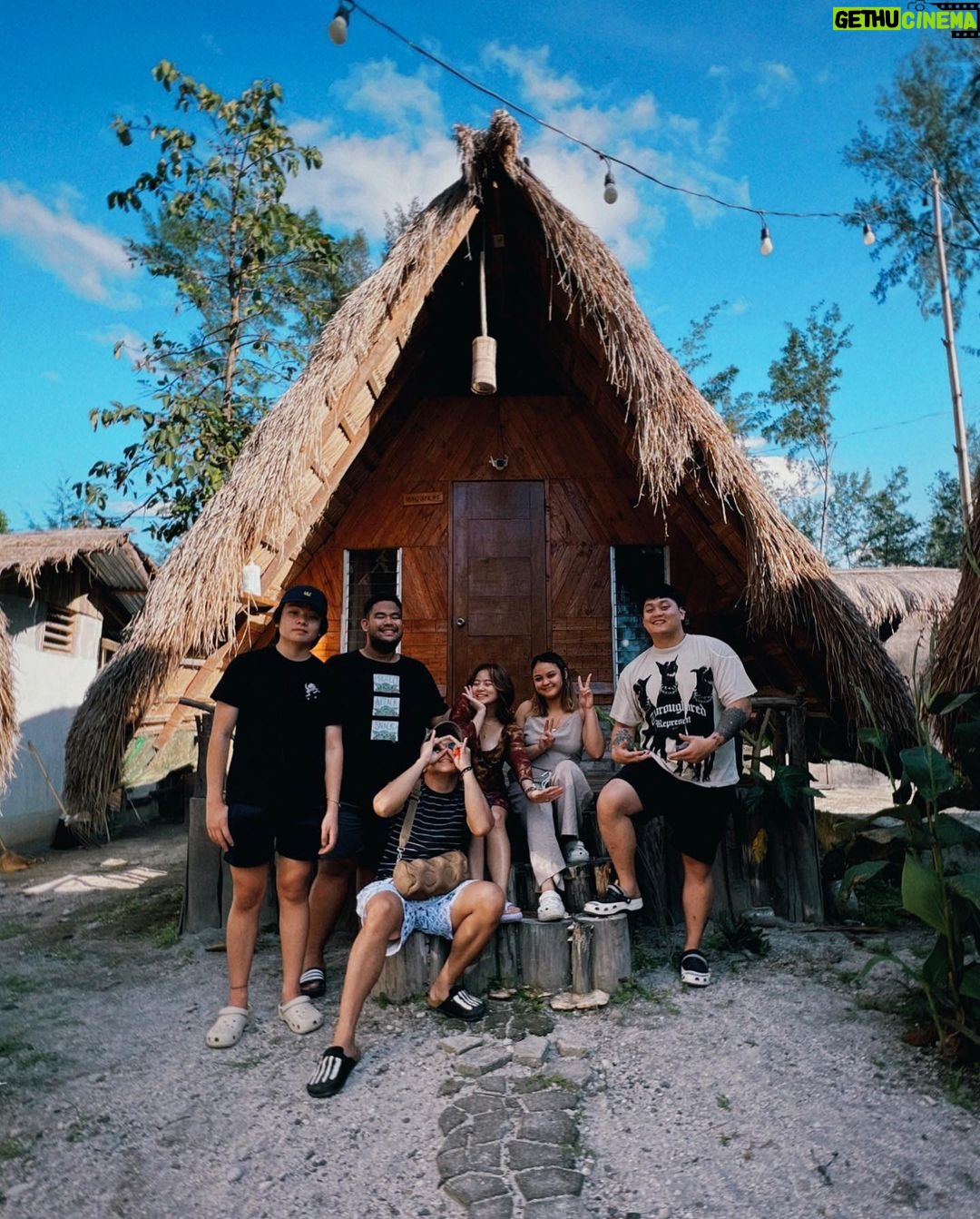 Ella Cruz Instagram - @takipsilimzmb 🌊 @dreamyandeclipse 🐾