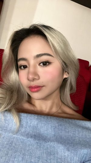 Ella Cruz Instagram - My mind 24/7 💭 #lesserafim #smart