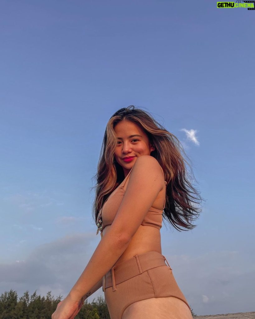 Ella Cruz Instagram - Happy easter 🐰 be always grateful to life, to nature, to yourself, to the people around you, to the Universe and to Him. 💕