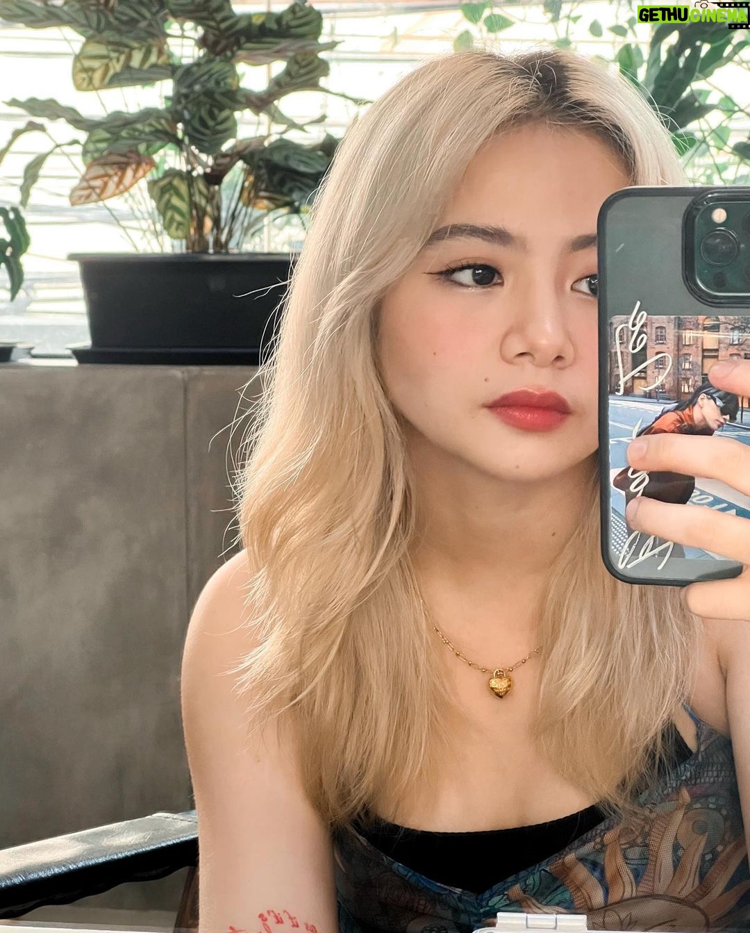 Ella Cruz Instagram - Good hair day, I guess 💁🏻♀️