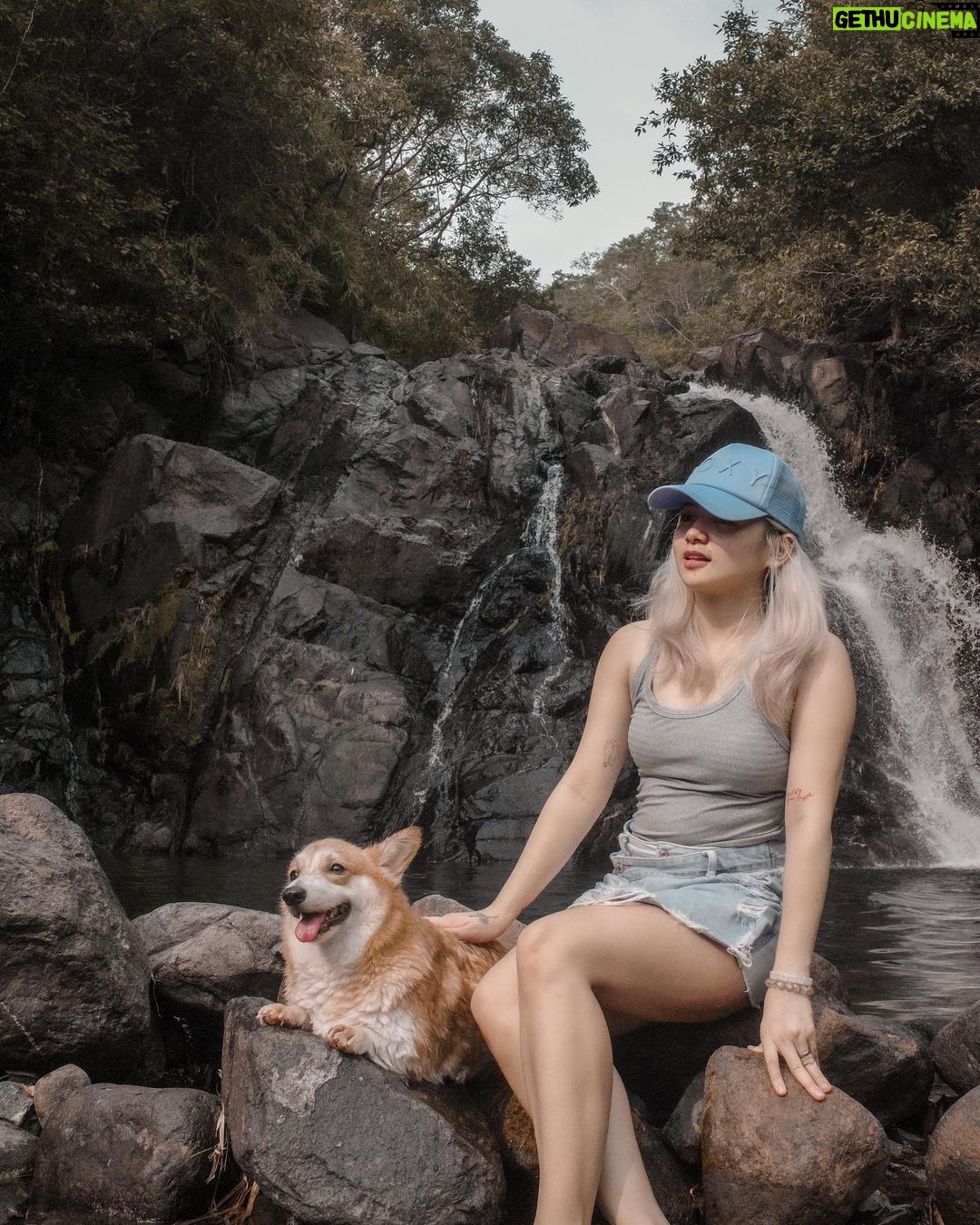 Ella Cruz Instagram - Lubong-Nangoloan Falls adventure kahapon with Dreamy 🤎