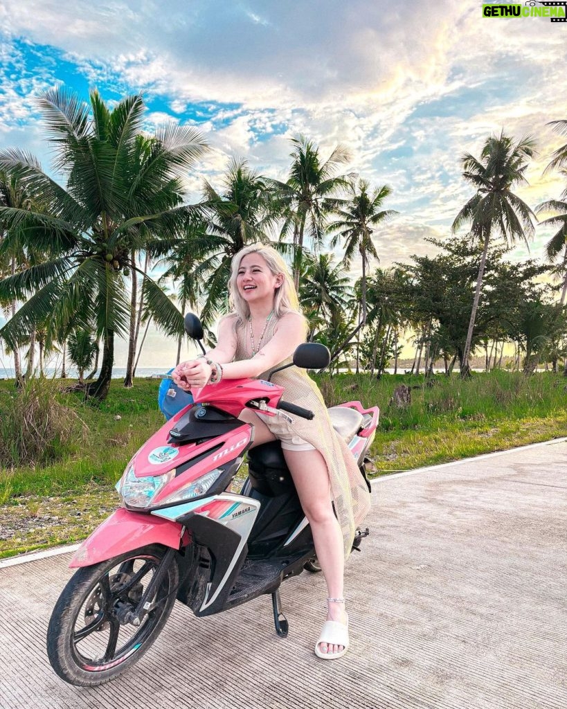 Ella Cruz Instagram - Stuck in Siargao magic🥹🛵✨ Siargao Island, Philippines